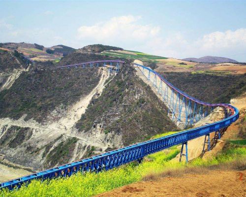 Convoyeur à bande tournant à grande distance