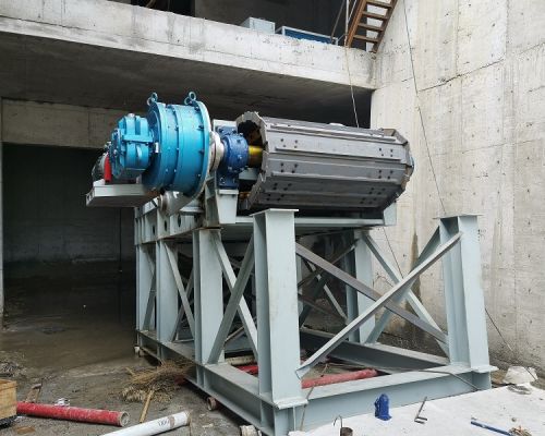 Mangeoire &agrave; tablier robuste